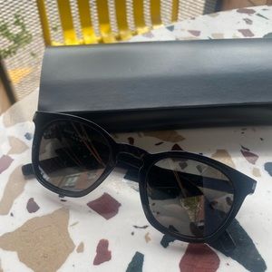 Saint Laurent Classic SL 28 Sunglasses (All black)